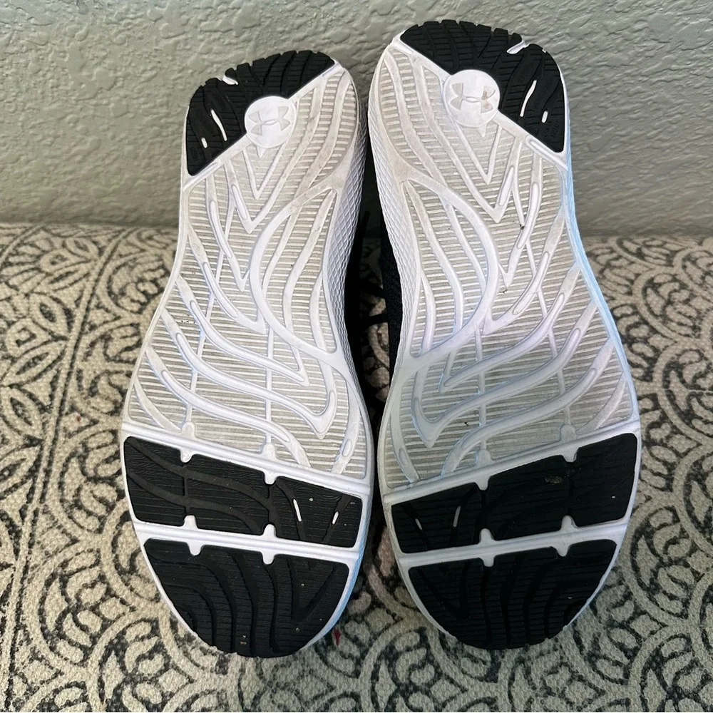 Under Armour Black Running Shoes Youth or Women's - Picture 8 of 8